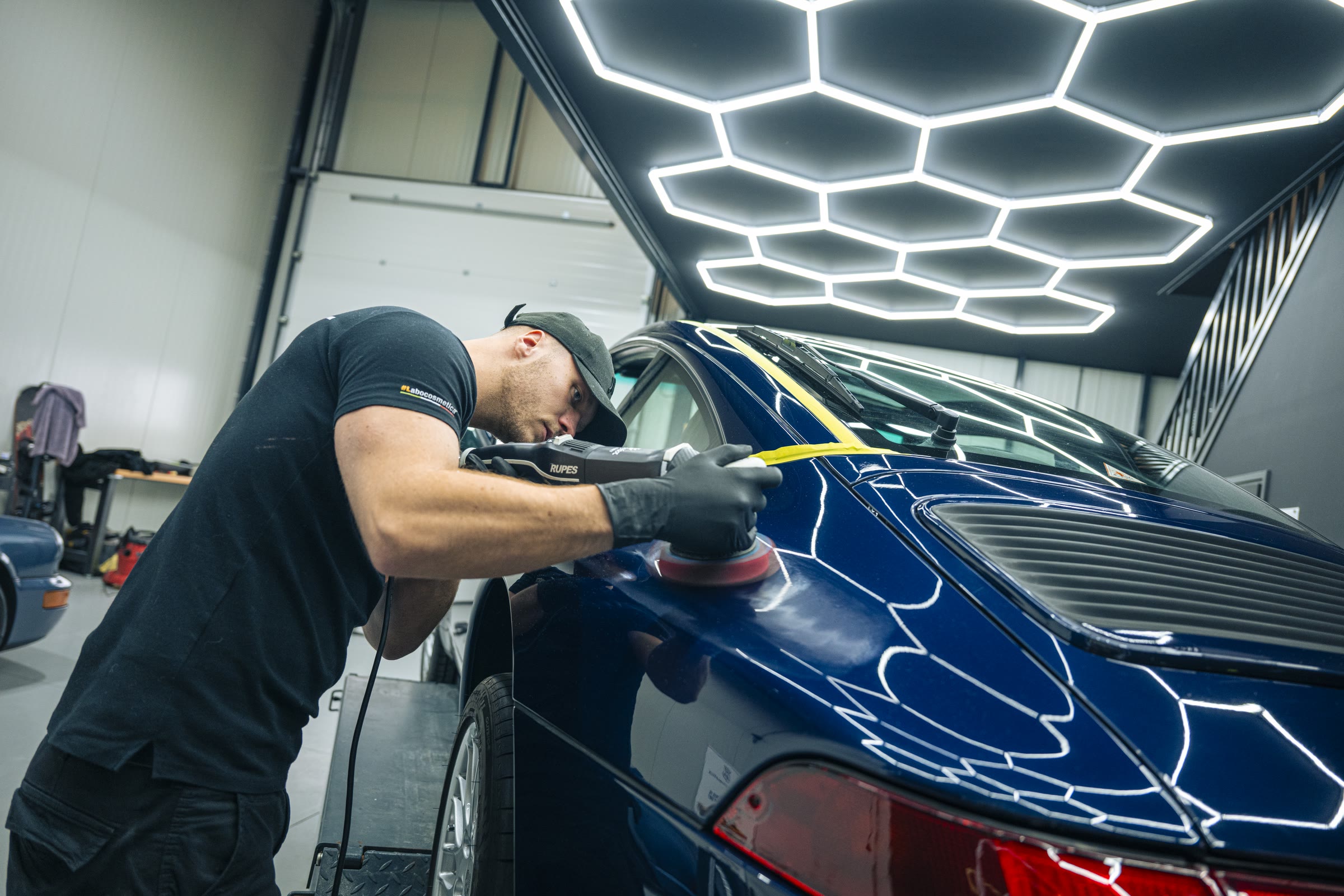 Lakcorrectie in de werkplaats van Autogloss