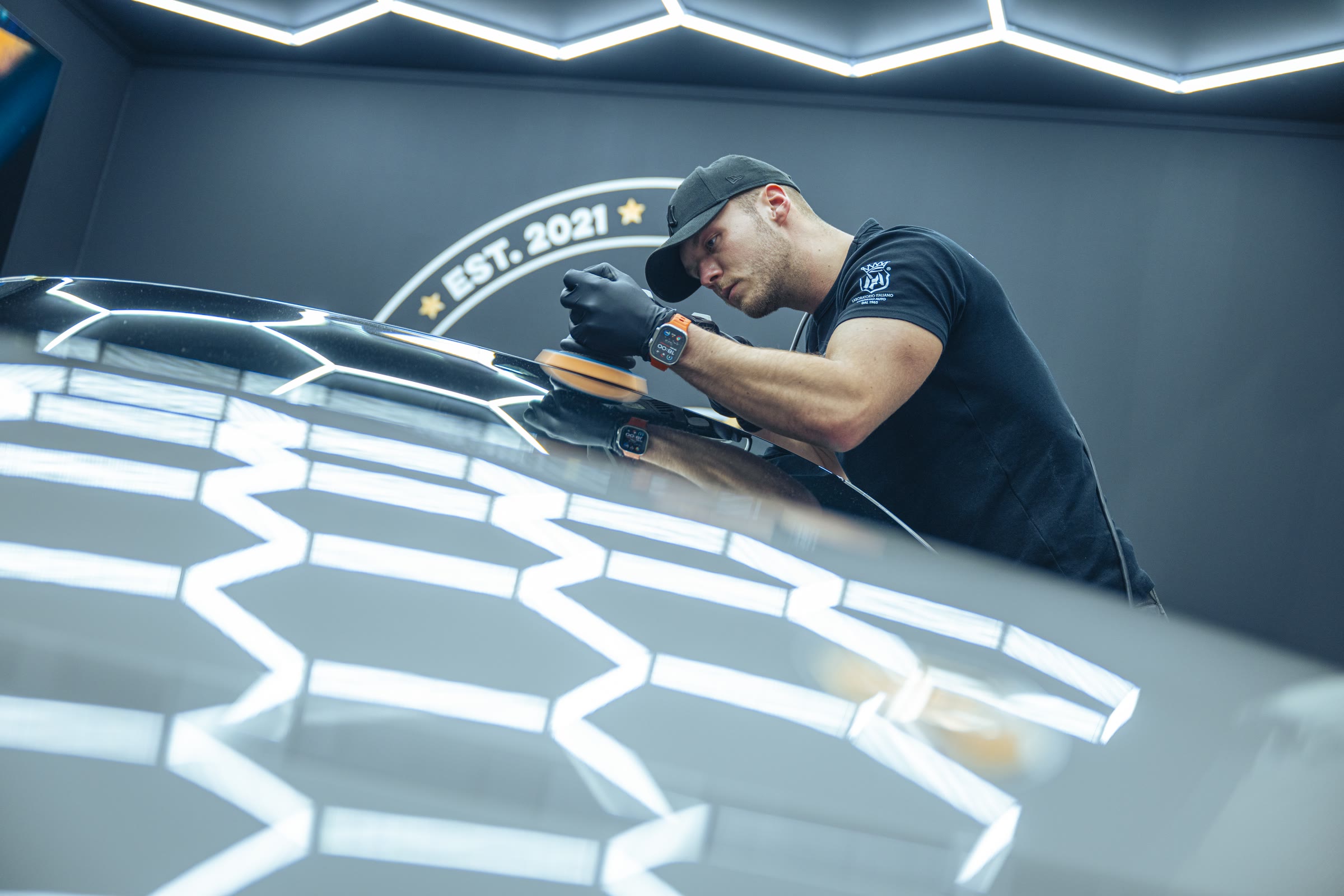 Lakcorrectie onder de hexagonverlichting